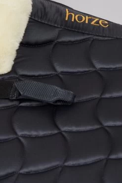 Horze Houston Vielseitigkeitsschabracke Mit Kunstfell 17 Horze Houston Vielseitigkeitsschabracke Mit Kunstfell -Reitsportbedarf 17400 CG 2