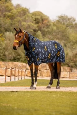 Horze Wicklow Abschwitzdecke Mit Logo Print 12 Horze Wicklow Abschwitzdecke Mit Logo Print -Reitsportbedarf 24689 590 06