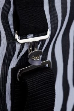 Horze Defender Fliegendecke Mit Festem Halsteil Und Bauchlatz 22 Horze Defender Fliegendecke Mit Festem Halsteil Und Bauchlatz -Reitsportbedarf 24843 ZEBRA 3