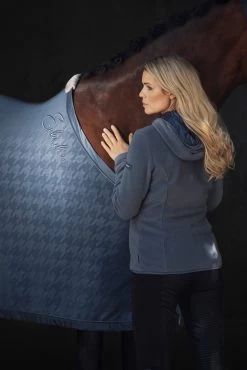 Eskadron Essence 22/23 Fleece Stamp Abschwitzdecke -Reitsportbedarf 342553 DLB 3