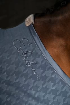 Eskadron Essence 22/23 Fleece Stamp Abschwitzdecke -Reitsportbedarf 342553 DLB 4
