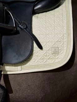 Eskadron Platinum Pure FS23 Mattgloss Jewel Dressurschabracke 6 Eskadron Platinum Pure FS23 Mattgloss Jewel Dressurschabracke -Reitsportbedarf 345502 SYE 02